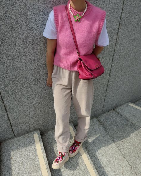 Pink Vest Outfit, Sweater Vest Outfit Aesthetic, Vest Outfits Aesthetic, Pink Sweater Vest, Bright Pink Sweater, Accessorizing Outfits, Fashion Challenge, Recycled Outfits, Vest Outfits For Women