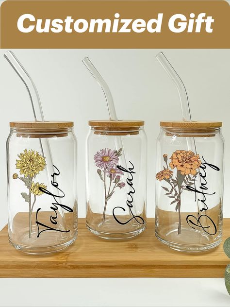 Tumblr Glass Design, Personalised Glass Tumbler, Glass Cups With Vinyl Names, Glass Cup With Vinyl, Personalized Glass Tumblers, Custom Cup Ideas Vinyl, Glass Iced Coffee Cup Designs, Glass Cup Designs Vinyl, Glass Cups With Bamboo Lids