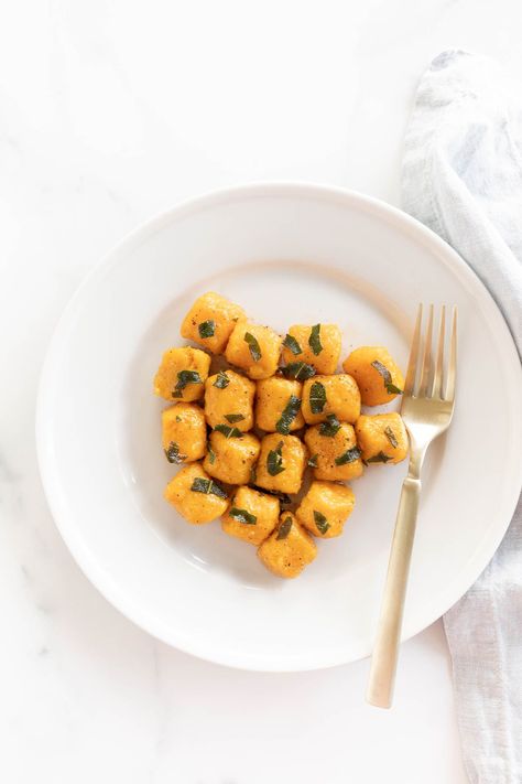 Homemade sweet potato gnocchi is so much easier than you might think. This is a simple vegetarian sweet potato gnocchi recipe, with a fresh and healthy spin on a traditional Italian dish. It makes a quick and easy weeknight dinner! Sweet Potato Gnocchi Recipe, Sides For Pork Chops, Sides For Pork, Roasted Baby Carrots, Pasta Side, Oven Roasted Sweet Potatoes, Glazed Sweet Potatoes, Lemon Spaghetti, Apple Salad Recipes