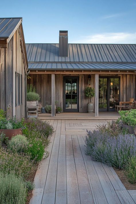 Ranch House Covered Patio, Farmhouse Courtyard Ideas, Beautiful Country House, Boho Ranch House, Old Ranch House Interior, Cozy Ranch Style Home, Ranch House Courtyard, Cottage Style Ranch Homes, Ranch Modern House