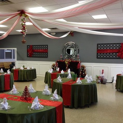 We could set our sanctuary up similar to this (valentine colors), but with our rectangle tables or even card tables from home. Christmas Banquet Decorations, Church Valentines, Banquet Table Decorations, Christmas Dinner Decorations, Christmas Banquet, Church Christmas Party, Ward Christmas Party, Church Christmas Decorations, Christmas Party Ideas