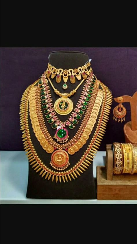 Palakka Mala, Kerala Traditional Jewellery, Traditional Gold Jewellery, About Kerala, Indian Bride Saree, Kerala Jewellery, Simple Choker Necklace, South Indian Bride Saree, Bride Saree