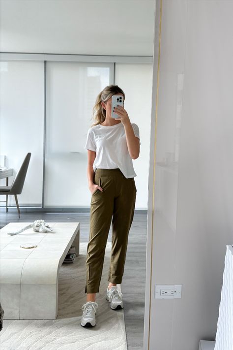 Athletic Travel Outfit, Linen Airport Outfit, Athleta Brooklyn Pants Outfits, Active Travel Outfits, Athleta Travel Outfit Ideas, Physical Therapy Outfit Work, Spring Errands Outfit, Airport Outfit Joggers, Physical Therapy Outfit