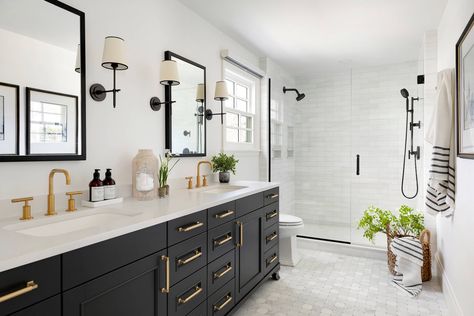 Jkath Design, Bathroom Vanity Style, Transitional Bathroom, Black Vanity, Vanity Design, Ideas Hogar, Bathroom Photos, Bathroom Remodel Designs, Bathroom Renos