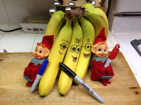 Minion bananas drawn by our elves Banana Picture, Minion Drawing, Banana Costume, Elf Drawings, Elf Ideas Easy, Easy Elf On The Shelf, Elf Shelf, Decor Shelves, Minion Banana