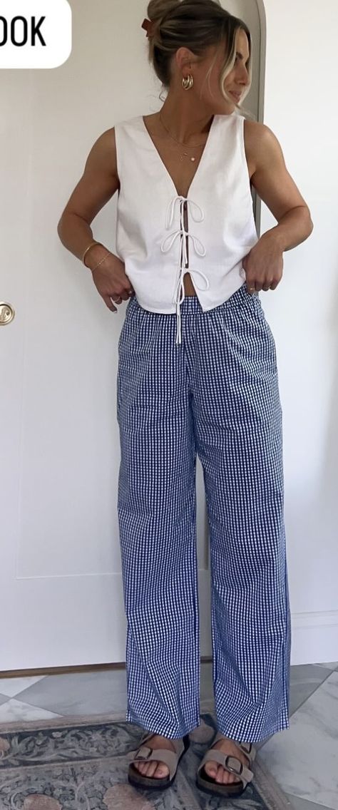 Beach Outfits Coverup, Long Pant Summer Outfits, Jeans Europe Outfit, Cute Summer Outfits Europe, Business Beach Outfit, Australia Outfit Aesthetic, Eastern Europe Summer Outfits, Palm Springs Outfit Ideas Summer, Milan Italy Fashion Summer