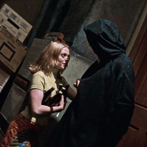 Tatum And Ghostface, Ghost Face 1996, Scream 1996 Ghostface, Stu Macher And Tatum Riley, Tatum Scream Costume, Sidney And Tatum, Stu And Tatum, Ghostface 1996, Tatum Scream