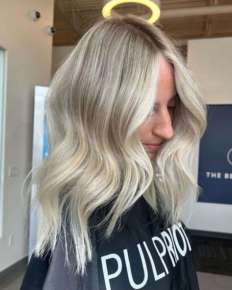 Straight or waved? Beautiful results thanks to @k18hair 🔥 Waves using @t3micro 1.5” ✨ Toned with @goldwellus 🤌🏻 #phoenixhairstylist… | Instagram Cool Lived In Blonde, Blonde Highlights With Money Piece, Dimensional Blonde With Money Piece, Cool Ash Blonde Hair, Blonde Highlights Long Hair, Blonde With Money Piece, Long Blonde Bob, Blonde Dimensional Hair, Blonde Hair With Money Piece