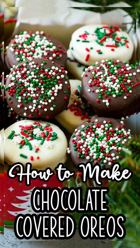 Dipped Oreos Christmas, Chocolate Covered Oreos Christmas, Christmas Oreos, Oreo Sandwich, Chocolate Covered Desserts, Easy Christmas Candy Recipes, Oreo Cookie Recipes, Oreo Cookies Dipped, Chocolate Dipped Cookies