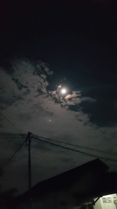 Night Moon Images, Rainy Sky, Moonlight Photography, Fotografi Iphone, Sky Images, Night Sky Photography, Cool Pictures For Wallpaper, Sky Photography Nature, Night Moon