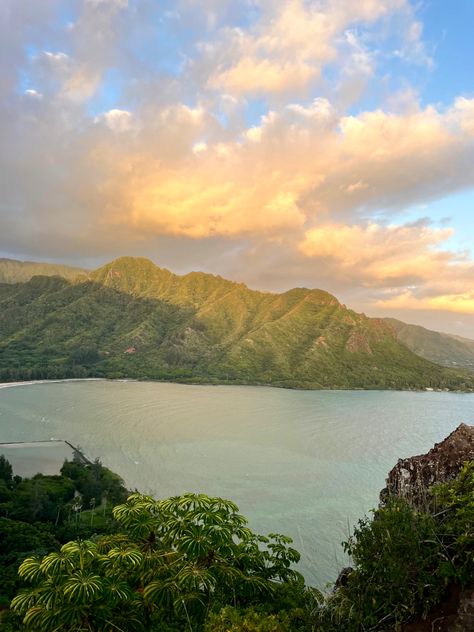 Hike views Cute Views, Hiking Views, Oahu Hawaii, Sunset Pictures, Summer Dream, Beautiful Places To Travel, Nature Aesthetic, Island Life, Pretty Places