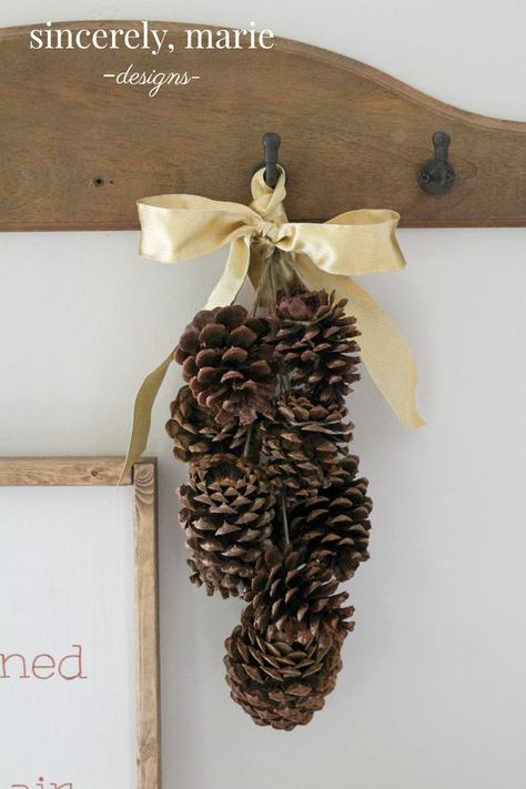 Thanksgiving Decorations Outdoor, Natural Fall Decor, Pinecone Crafts Christmas, Cones Diy, Pine Cone Christmas Tree, Pine Cone Art, Christmas Pine Cones, Cone Crafts, Diy Fall Decor