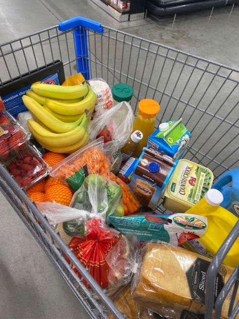 Food Shopping Aesthetic, Healthy Food Shopping, Grocery Shopping Aesthetic, Buying Food, Grocery Supermarket, Healthy Lunch Snacks, Health Facts Food, Grocery Foods, Healthy Groceries