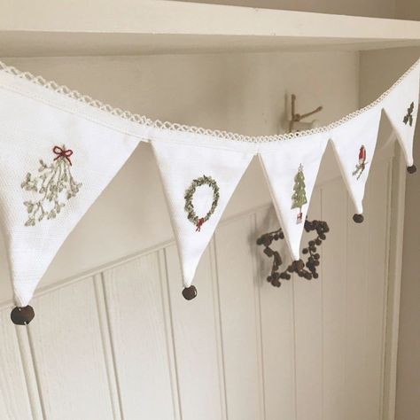 Sewing Patchwork, Mini Bunting, Christmas Bunting, Fabric Garland, Embroidered Christmas, Fabric Bunting, Christmas Inspo, Christmas Makes, Christmas Sewing