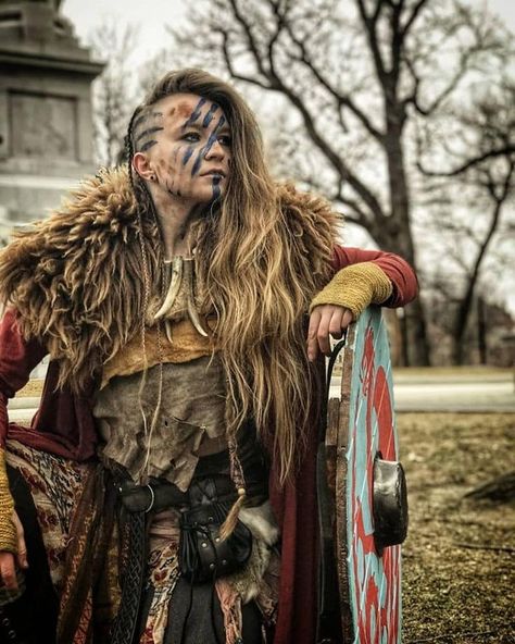 23 Examples of Cosplay Done to Perfection - Wow Gallery Viking Clothing Women, Barbarian Costume, Viking Halloween Costume, Barbarian Woman, Viking Warrior Woman, Costume Viking, Viking Cosplay, Warriors Pictures, Nordic Mythology