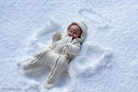 Foto Kids, Rare Baby Names, Anne Geddes, Baby In Snow, Snow Angel, Unique Baby Names, Foto Baby, Foto Tips, Snow Angels