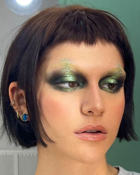 Reptile Makeup, Dark Green Makeup, Green Makeup Look, Maquillage Goth, Drag Make-up, Make Up Inspiration, Graphic Makeup, Perfect Beauty, Green Makeup