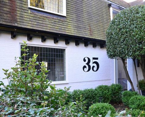 big, bold house numbers // large painted address Painted House Numbers, Vintage House Numbers, Unique House Numbers, House Numbers Diy, Number Tiles, Painted House, Modern House Number, House Number Sign, Up House