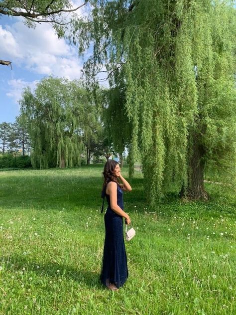 Prom Photos Outside, Pretty Prom Pictures, Prom Picture Location Ideas, Prom Dress Instagram Pictures, Places To Take Prom Pictures, Park Prom Pictures, Cute Prom Pictures By Yourself, Prom Pics Individual, Prom Selfie Ideas