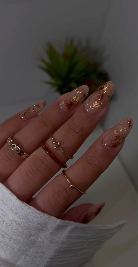 House Interior Makeover, Gold Nails Prom, Growth Tattoos, Golden Nails Designs, Nails Tan, Fall Nail Polish Colors, Nail Art Paillette, Feather Nail, Nails Brush