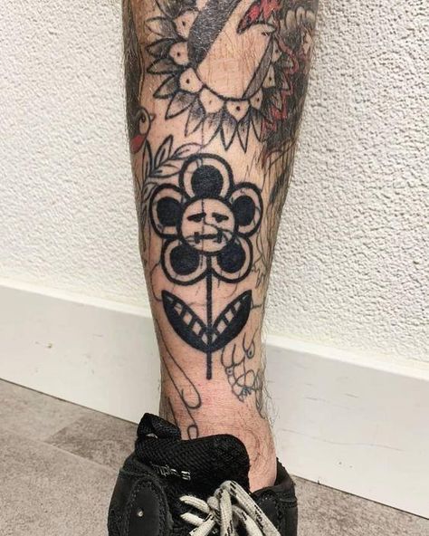 Thick Line Cover Up Tattoo, Dark Cover Up, Traditional Cover Up, Black Bold Tattoos, Traditional Blast Over Tattoo, Blast Over Tattoo Ideas, Cool Cover Up Tattoos, Tattoo Ideas For Cover Ups, Blast Over Tattoo Cover Up