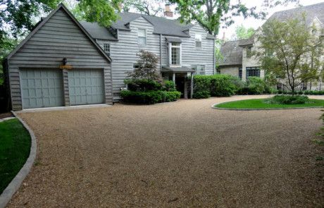 gravel-driveway-roundabout-anglia-edger Gravel Driveway Landscaping, Permeable Driveway, Driveway Installation, Permeable Paving, Driveway Ideas, Stone Driveway, Large Driveway, Luxury Landscaping, Gravel Driveway