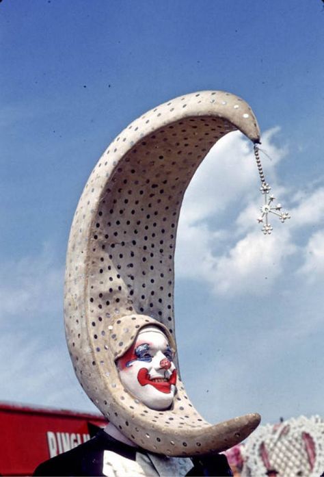 Moon Headdress, Mascara Papel Mache, Old Circus, Ringling Brothers, Circus Aesthetic, Pierrot Clown, Clown Face, Send In The Clowns, Vintage Clown