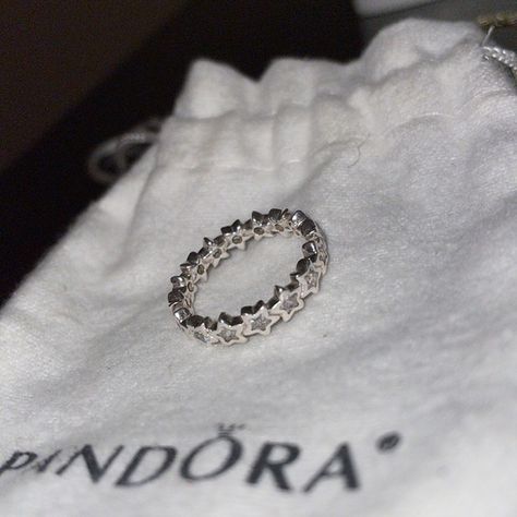 Rings Aesthetic Pandora, Pandora Stargirl Bracelet, Star Ring Aesthetic, Silver Jewelry Pandora, Star Girl Jewelry, Silver Star Jewelry, Pandora Jewelry Aesthetic, Pandora Star Bracelet, Stargirl Jewelry