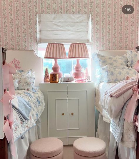 Sorority Bedroom, Tcu Dorm, Sorority Room, Dream Dorm Room, Dorm Room Styles, Pink Dorm, Dream Dorm, Dorm Sweet Dorm, College Dorm Room Decor