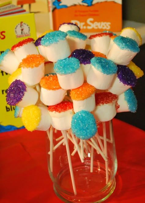 Marshmellow "truffula trees" for a Dr. Seuss party Dr. Suess, Dr Seuss Snacks, Lorax Birthday, Lorax Party, Dr Seuss Party, Truffula Trees, Dr Seuss Crafts, Dr Seuss Birthday Party, Seuss Crafts