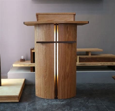 12 Ideas De Altares Santísimo | Decoraciones Del Altar De Pulpit Design, Church Lighting, Church Building Plans, Church Design Architecture, Church Pulpit, Podium Design, Communion Table, Church Altar Decorations, Altar Design