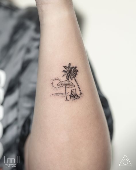 Strand Tattoo, Beach Inspired Tattoos, Small Beach Tattoos, Beach Tattoo Ideas, Island Tattoo, Palm Tattoos, Ocean Tattoos, Theme Tattoo, Palm Tree Tattoo