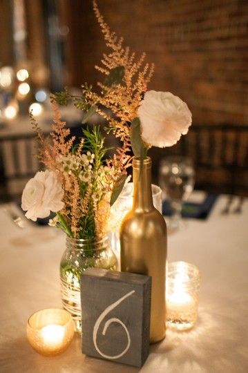 Jar Wedding Centerpieces, Mason Jar Wedding Centerpieces, Wine Bottle Wedding Centerpieces, Tropical Wedding Centerpieces, Clear Wine Bottle, Wedding Centerpieces Mason Jars, Wine Bottle Centerpieces, Wedding Wine Bottles, Bottle Centerpieces