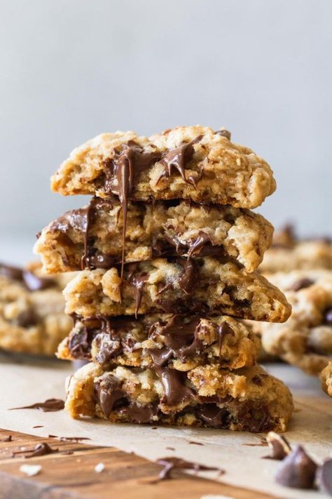 Dairy Free Chocolate Chip Cookies, Oat Chocolate Chip Cookies, Chewy Oatmeal Chocolate Chip Cookies, Oatmeal Chocolate Chip Cookie Recipe, Toffee Chocolate, Dairy Free Chocolate Chips, Butter Toffee, Oatmeal Chocolate Chip, Choc Chip Cookies