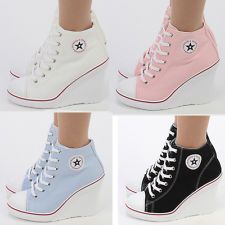 White converse wedges. Size 5.5 Converse Wedges, Áo Blu, Ankle Lace Up Boots, Converse Outfits, Wedge Trainers, Stylish Lady, Kawaii Shoes, Prom Heels, Legally Blonde