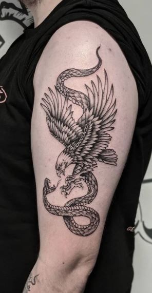 Eagle Snake Tattoo Design, Eagle Catching Snake Tattoo, Bird Snake Tattoo, Mexican Eagle And Snake Tattoo, Eagle And Snake Tattoo Traditional, Hawk And Snake Tattoo, Eagle Eating Snake Tattoo, Fineline Eagle Tattoo, Eagle Holding Snake Tattoo