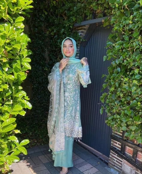 Blue Pakistani Outfit, Indian Wedding Outfits Guest For Women, Eid Outfits Pakistani, Eid Outfit Ideas, Modele Hijab, Desi Wedding Dresses, Asian Wedding Dress, Modest Fashion Hijab, Pakistani Wedding Outfits