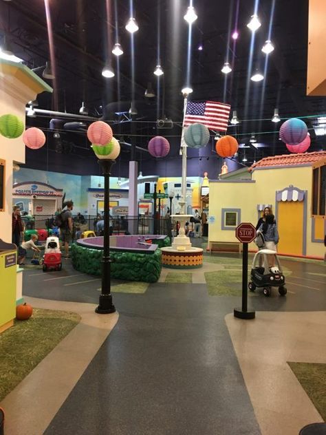 Guide to Pretend City Children's Museum.  #CityChildrenMuseum #California #LA #MomsLA Museum Birthday Party, Childrens Museum Exhibits, Pretend City, Indoor Playground Design, Kid Friendly Activities, Playground Design, Homeschool Life, City Museum, Childrens Museum