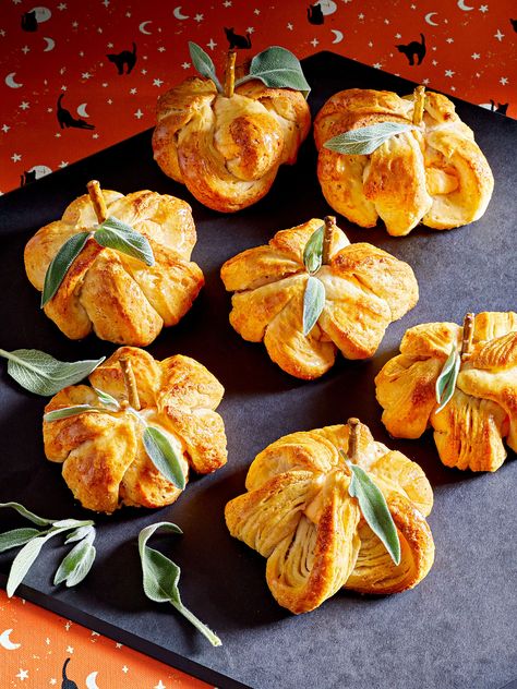 This pumpkin-shape snack seems fancy but is actually easy to achieve. Cut strips of canned biscuits and wrap them around balls of deli cheese. We'll walk you through how to make this easy Thanksgiving biscuit recipe including tips for forming the shape. Thanksgiving Bread Recipes, Thanksgiving Bread, Cheesy Biscuit, Thanksgiving Side Dish, Canned Biscuits, How To Make Pumpkin, Thanksgiving Side, Cheese Balls, Thanksgiving Food