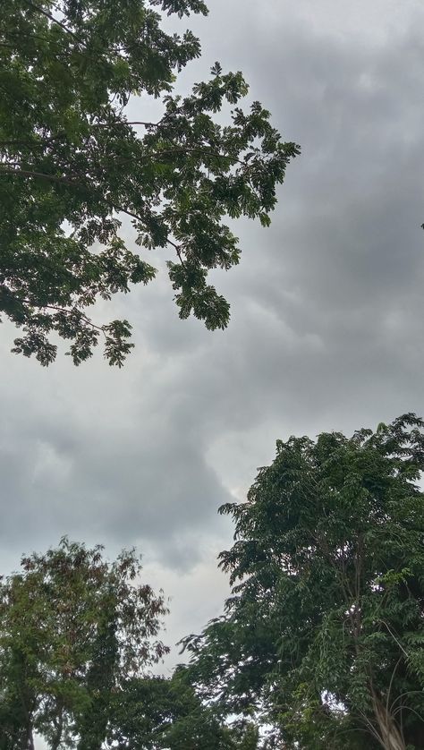 Rain Cover Photo, Beautiful Sky Pictures, Creative Snaps For Snapchat, Rainy Sky, Instagram Design Creative, Rain Pictures, Rain Photo, Ethereal Aesthetic, Sky Photography Nature