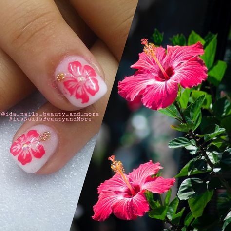 Hibiscus Toenail Designs, Glitter Hibiscus Nails, Purple Hibiscus Flower Nails, Plumeria Nail Art, Hibiscus Flower Toe Nails, Hibiscus Toe Nails, Short Hibiscus Flower Nails, Hibiscus Pedicure, Short Hibiscus Nails