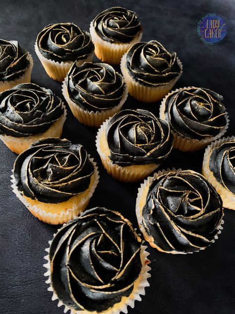 Elegant Black Cupcakes, Black Theme Cupcakes, Black And Gold Wedding Cupcakes, Black And Gold Theme Cupcakes, Black And Gold Party Dessert Table, Black And Gold Party Snacks, 21st Black And Gold Theme, White Black And Gold Cupcakes, Black And Gold Tea Party