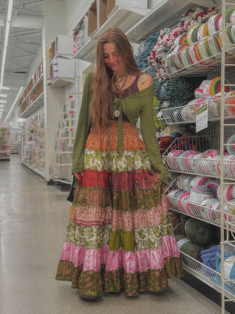 hippie girl hippie outfit maxi skirt style outfit ideas hippie outfit ideas hippie fashion hippie lifestyle retro fashion Classy Outfits Fall, Casual Classy Outfits, Looks Hippie, Fall Nail Ideas, Mode Hippie, Hippie Skirts, 70s Outfits, Earthy Outfits, Estilo Hippie