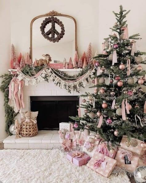 Christmas Fireplace Mantels, Christmas Tree Inspo, Mantel Decor Ideas, Pink Xmas, Christmas Decor Inspiration, Pink Christmas Decorations, Christmas Mantel Decorations, Christmas Tree Inspiration, Christmas Interiors