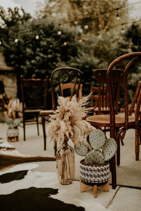 Western Wedding Ceremony Seating, Boho Western Wedding Aisle Decor, Western Boho Table Decor, Boho Western Wedding Decorations, Southwest Boho Wedding, Western Boho Wedding Reception Decor, Western Ceremony Decor, Western Wedding Decorations Receptions, Western Boho Wedding Ideas