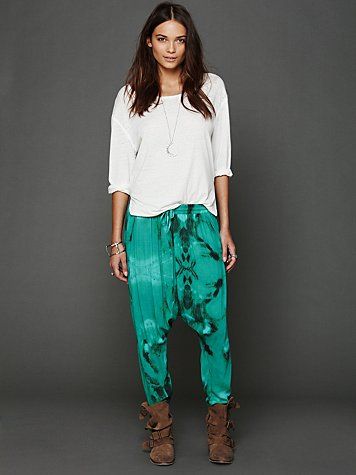 Free People- tie dye harem pant Tie Dye Harem Pants, Outfits Primavera, Thailand Fashion, How To Tie Dye, Harem Pant, Baggy Trousers, Free People Clothing, Virtual Closet, Clothing Boutique