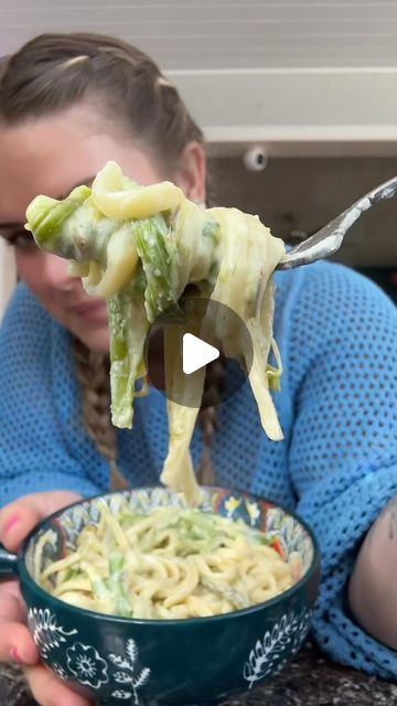 Asparagus Linguine Pasta, Asparagus And Noodles Recipes, Pasta With Egg Sauce, Asparagus Alfredo Pasta, Egg Pasta Sauce, Asparagus Noodles, Asparagus Spaghetti, Asparagus Pasta Recipes, Fresh Pasta Recipes