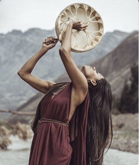 Women Circle Photography, Mountain Woman Aesthetic, Sound Healing Photoshoot, Womens Circle Aesthetic, Sound Healing Photography, Shamanic Photoshoot, Oracle Photoshoot, Shaman Photoshoot, Healing Photos Photography