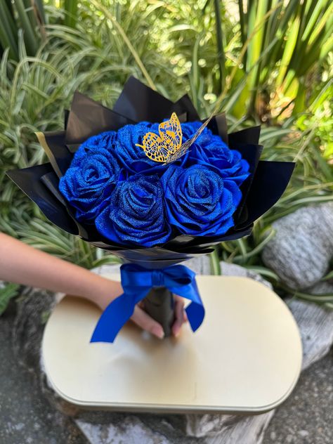 8 ct Eternal Blue Roses with glitter. Everything handmade. Any quantity and any color can be made, text me for options and prices. Customized bouquets can take up to 1-2 weeks. Roses made from good quality ribbon and are perfect for any occasion. Happy Birthday Flower Bouquet, Royal Blue Bouquet, Glitter Wine Glasses Diy, Ribbon Rose Bouquets, Roses Bouquet Gift, Ribbon Flowers Bouquet, Birthday Flowers Bouquet, Handmade Gifts For Boyfriend, Valentine Bouquet