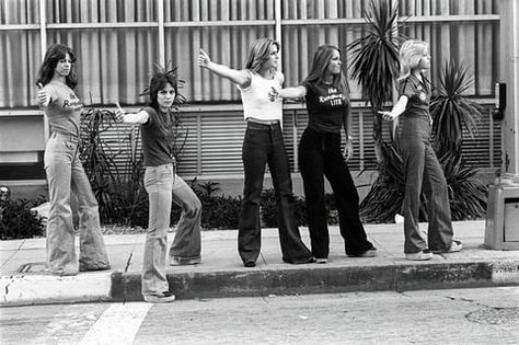 Sandy West, The Runaways, Lita Ford, Rock Photography, The Runaway, Women Of Rock, 70s Inspired Fashion, Joan Jett, Women In Music